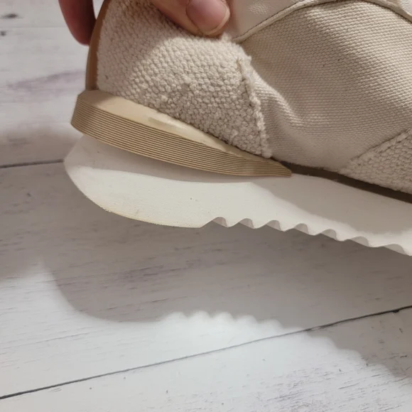 Andia Fora, Ruffle, Mellow Bianca, Size 40 (81/2-9) - Picture 3 of 9